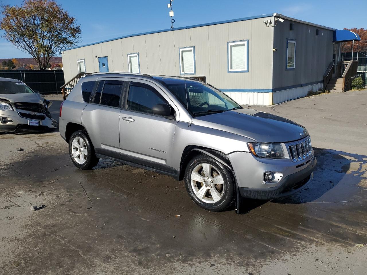 VIN 1C4NJDBB7FD393148 2015 JEEP COMPASS no.4