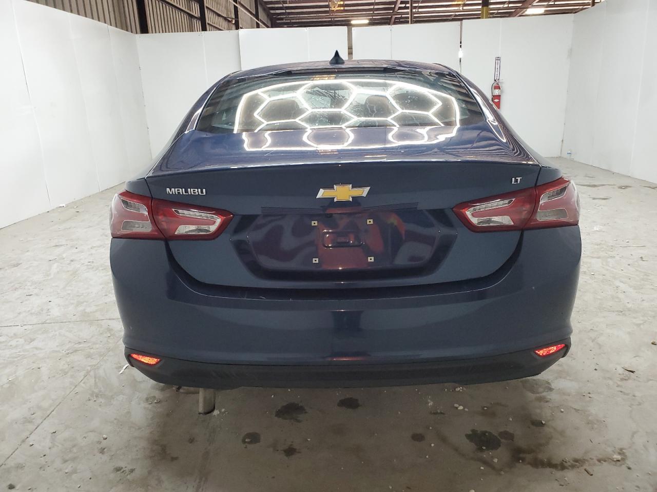 2022 Chevrolet Malibu - Image 6