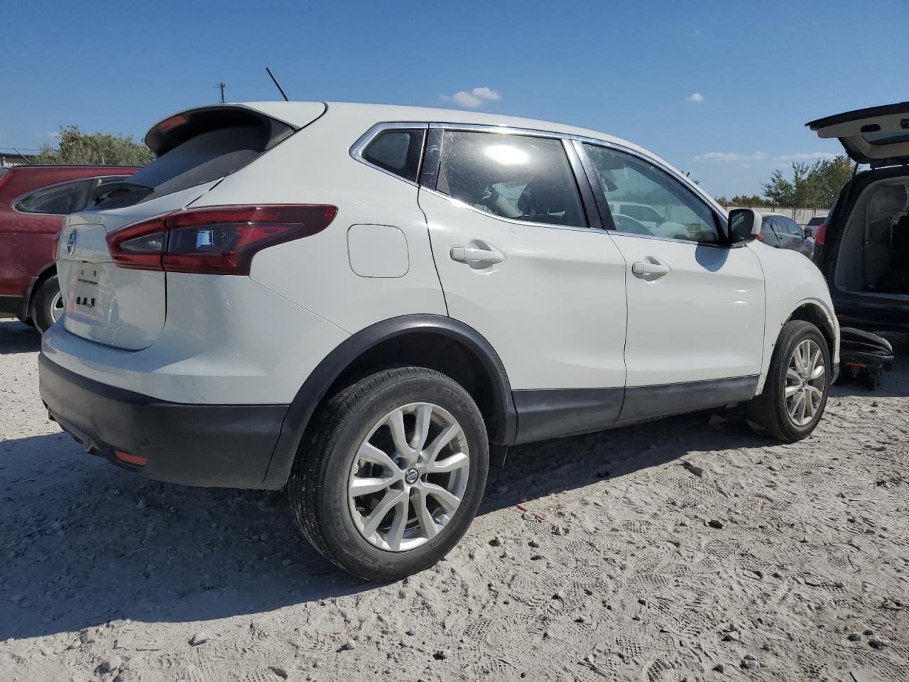 2021 Nissan Rogue - Image 3