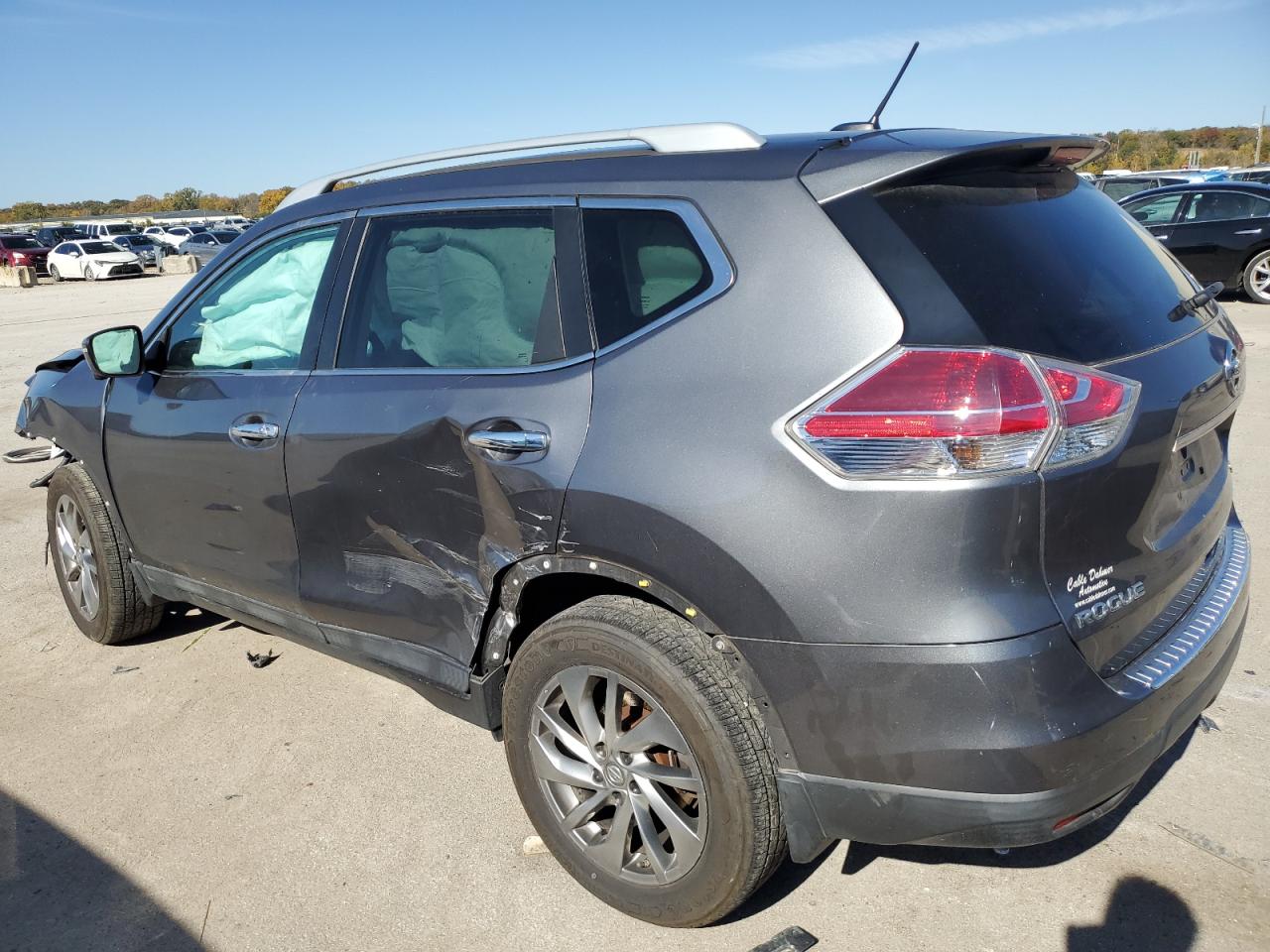 2015 Nissan Rogue - Image 2