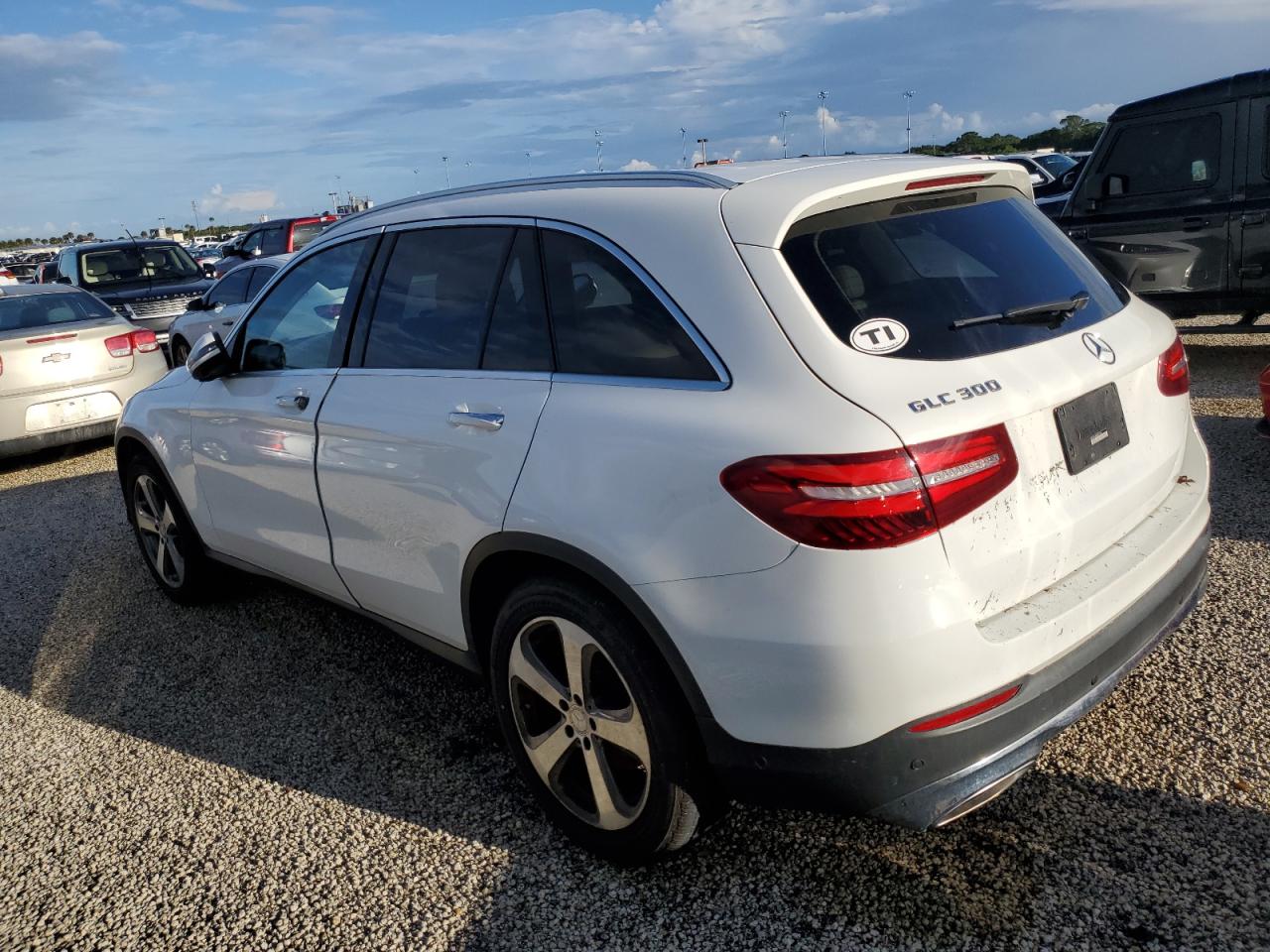 WDC0G4JBXGF057536 2016 MERCEDES-BENZ GLC - Image 2