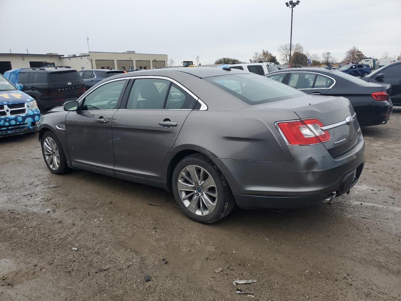 2011 Ford Taurus - Image 2