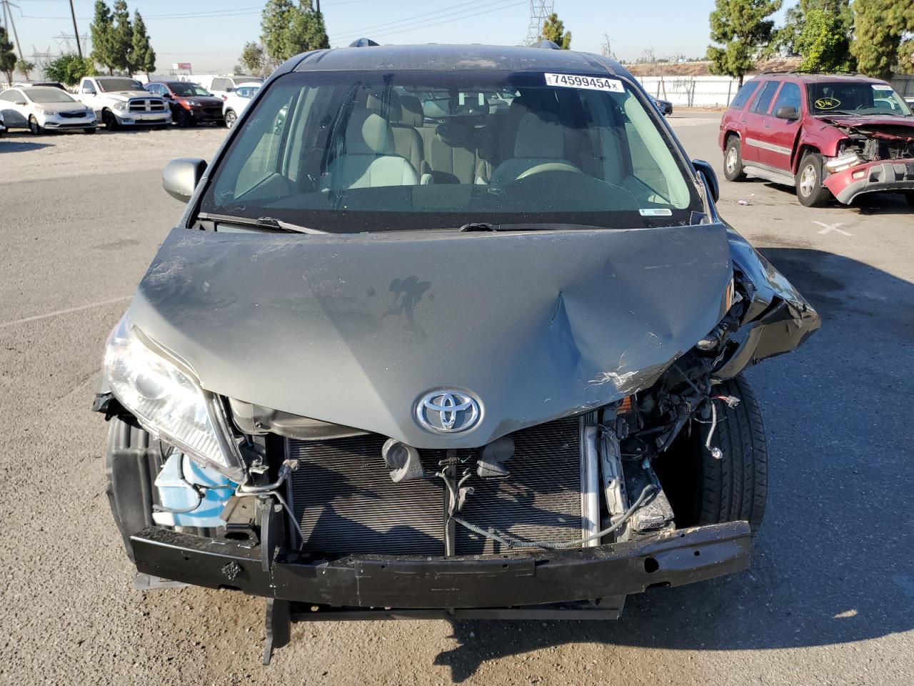 2011 Toyota Sienna - Image 5