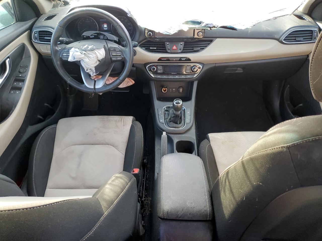 2018 Hyundai Elantra - Image 8