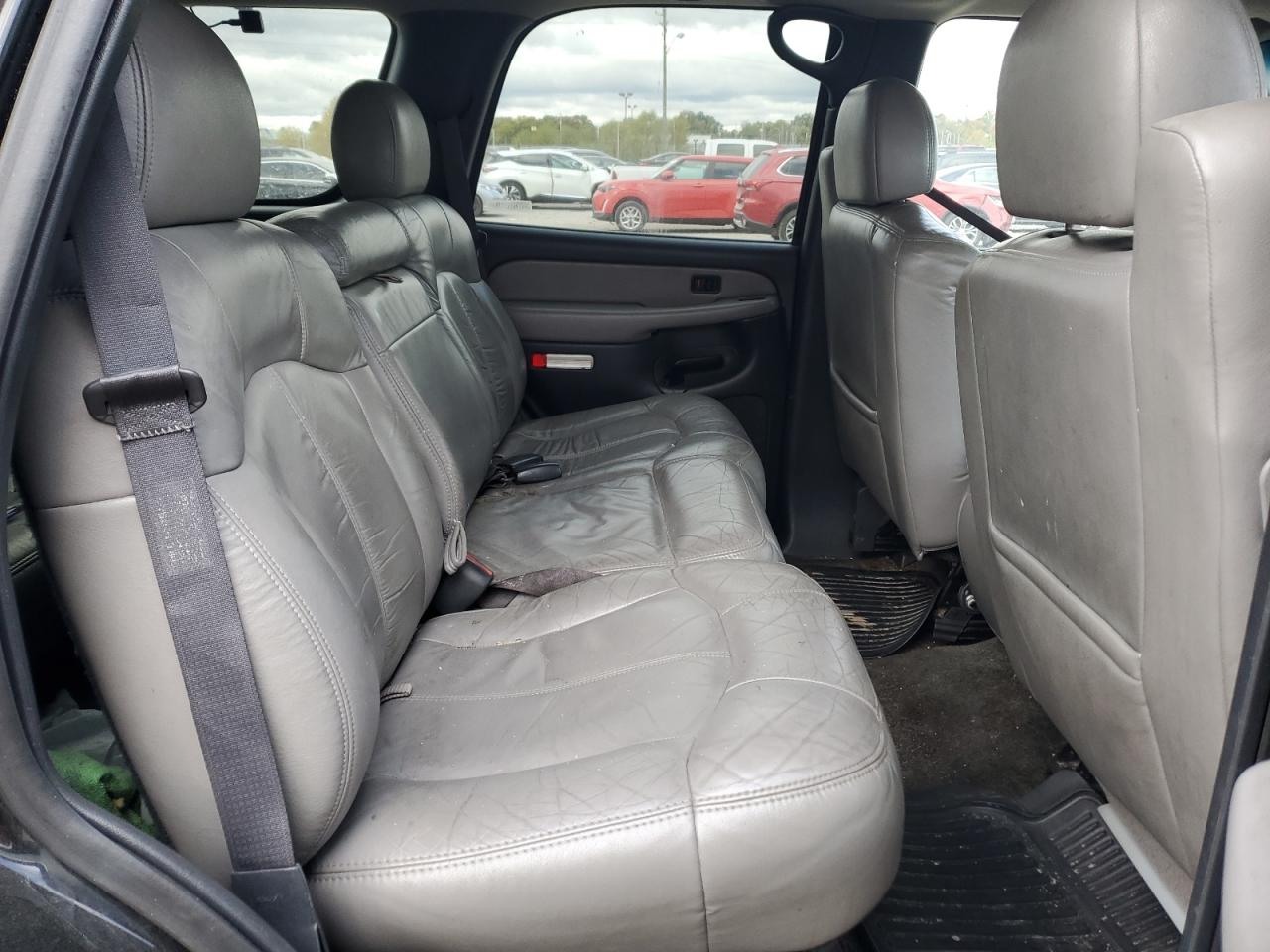 2001 Chevrolet Tahoe - Image 12