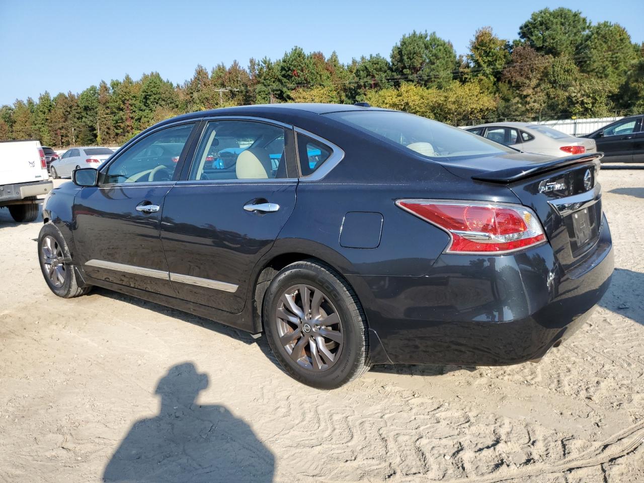 2015 Nissan Altima - Image 2