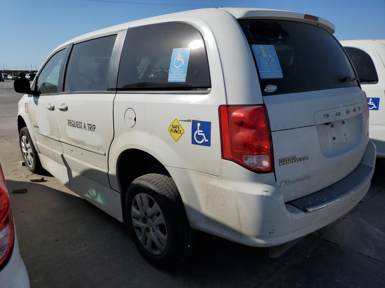 2017 Dodge Caravan - Image 2
