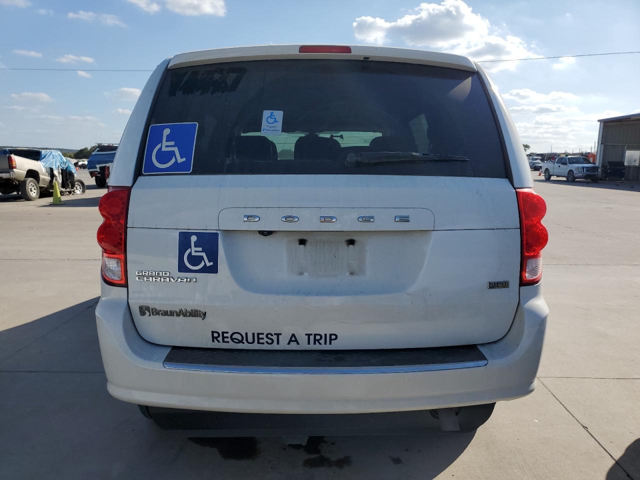 2019 Dodge Caravan - Image 6