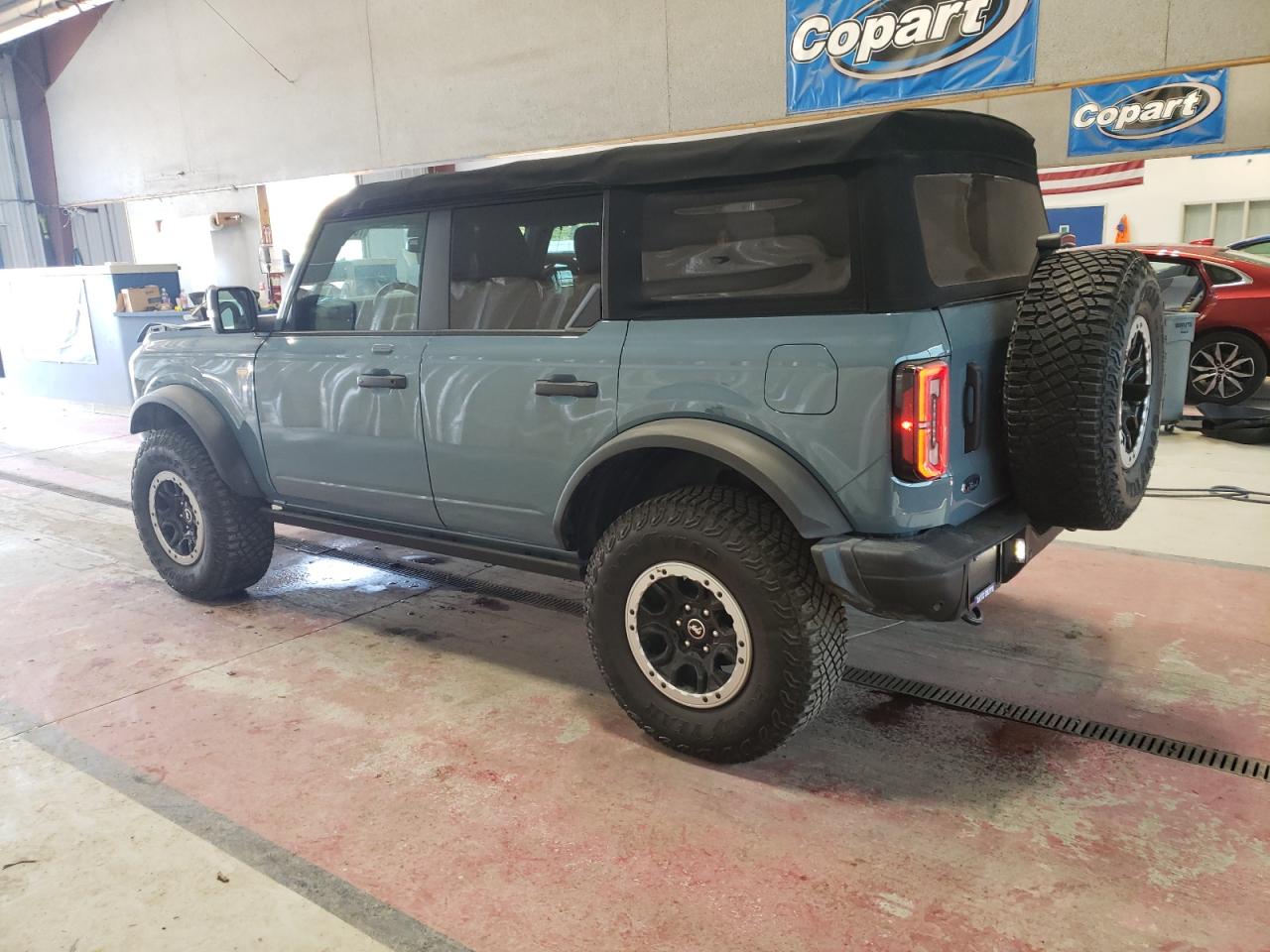 2022 Ford Bronco - Image 2