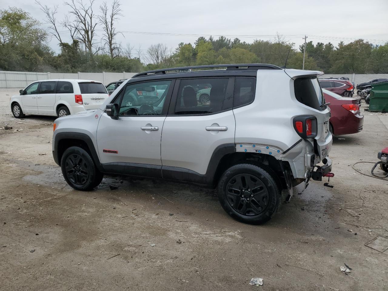 ZACCJBCB2JPG90879 2018 JEEP RENEGADE - Image 2