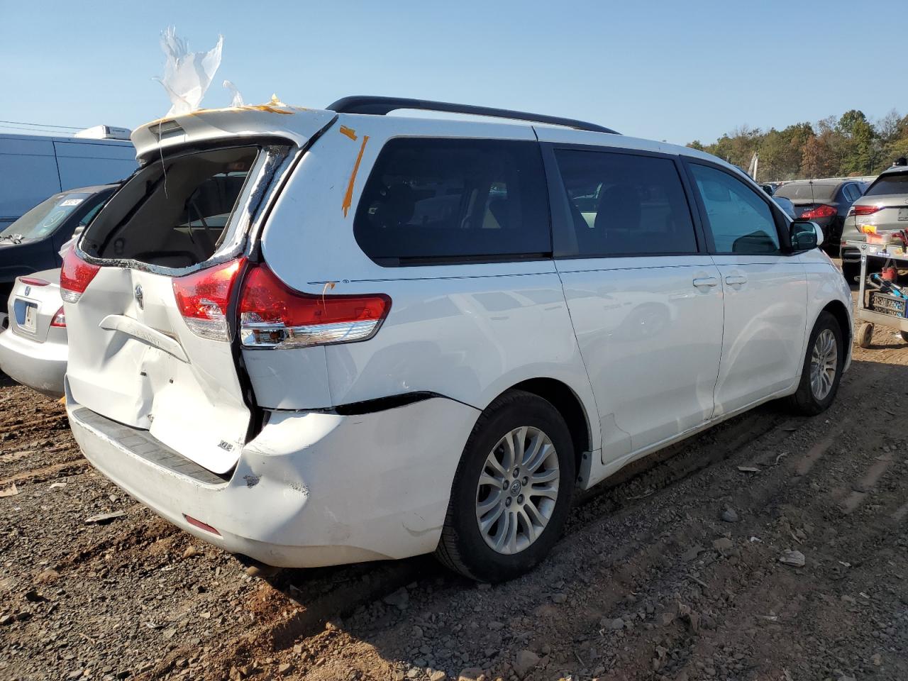 2014 Toyota Sienna - Image 3