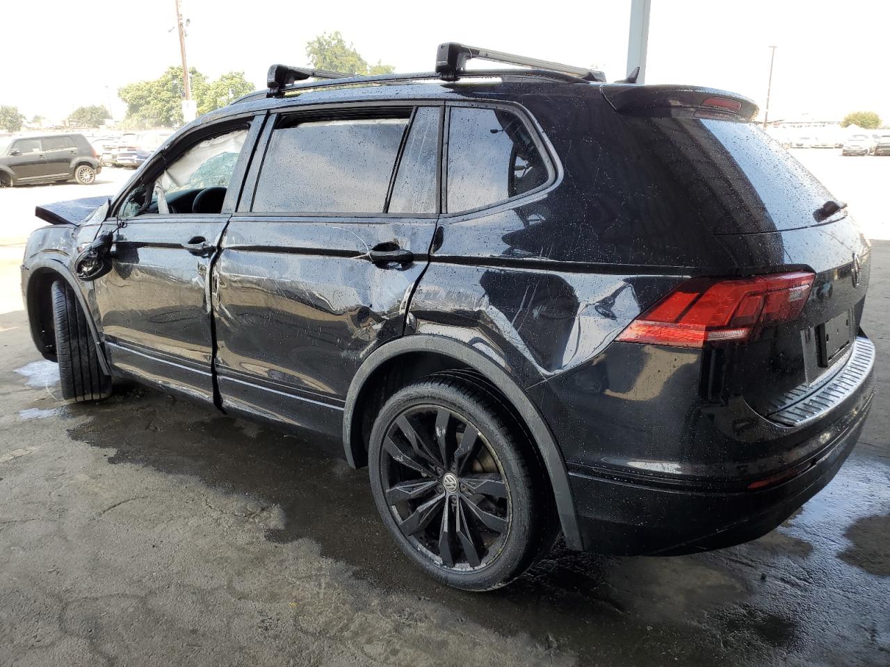 2021 Volkswagen Tiguan - Image 2