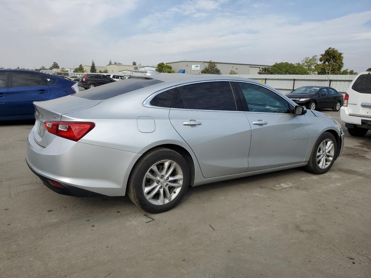 VIN 1G1ZD5STXJF152715 2018 CHEVROLET MALIBU no.3