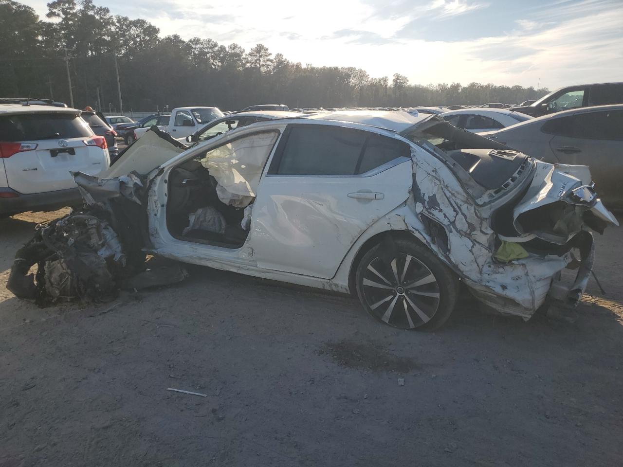 2020 Nissan Altima - Image 2