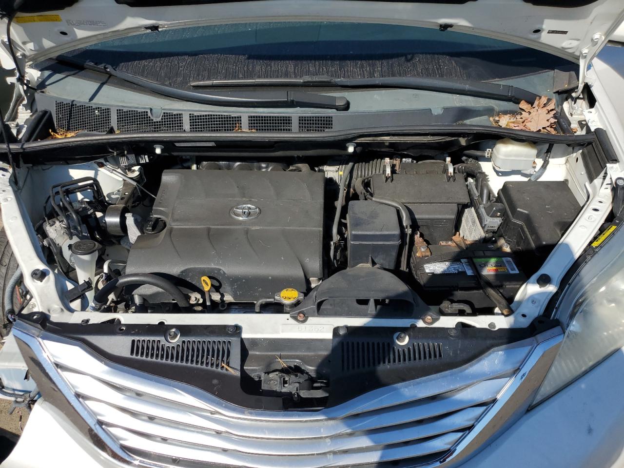 2011 Toyota Sienna - Image 12