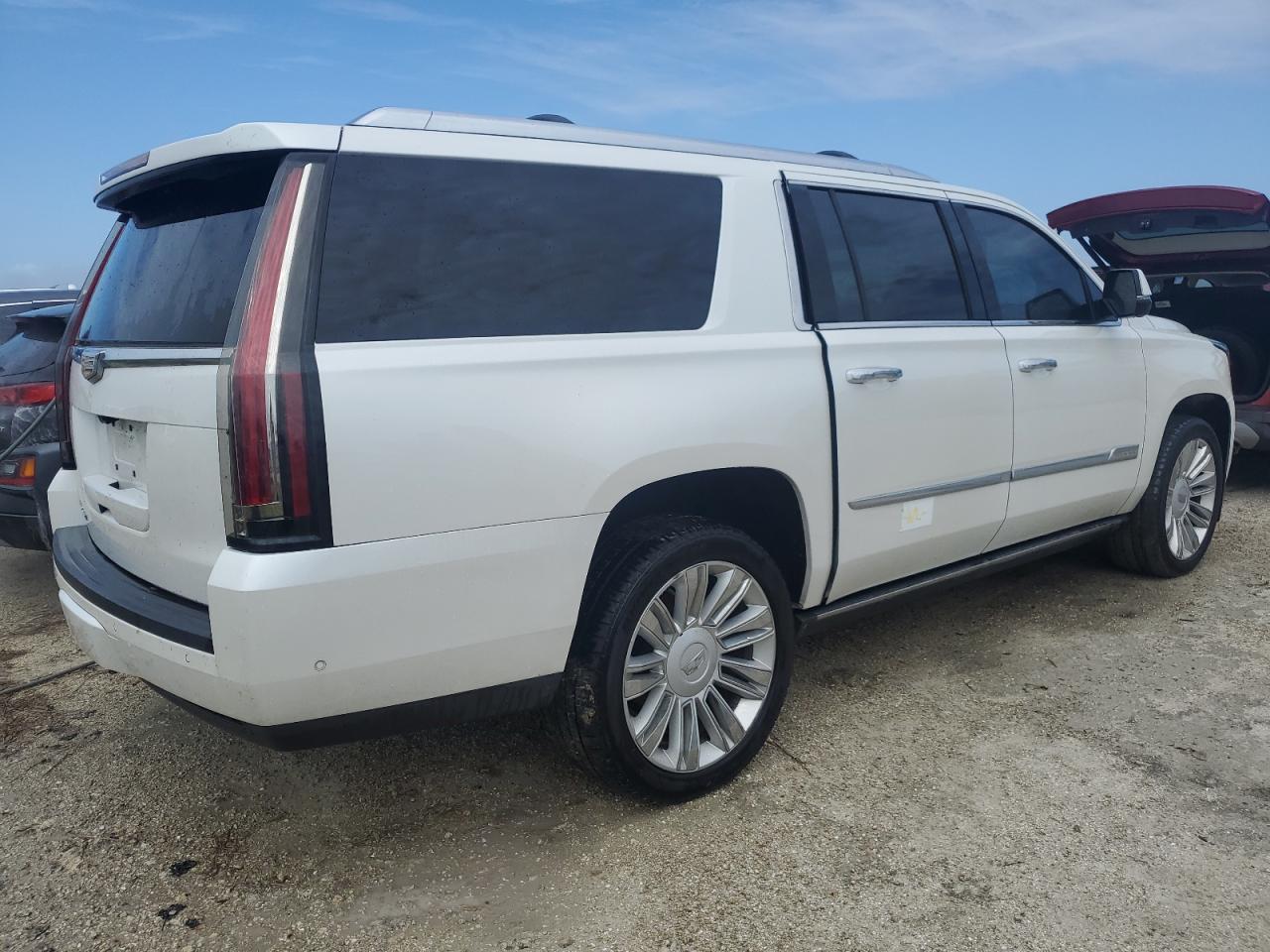 VIN 1GYS4KKJ4HR363059 2017 CADILLAC ESCALADE no.3