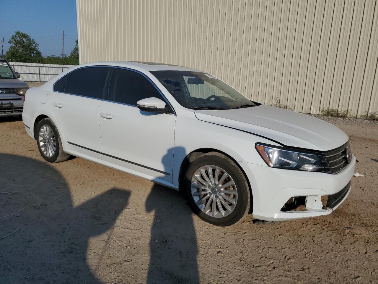 2016 Volkswagen Passat - Image 4