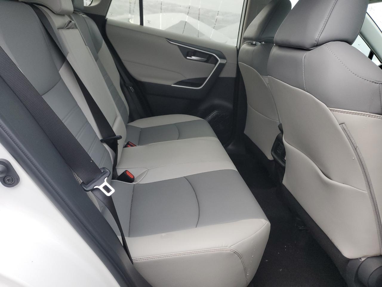 2023 Toyota RAV 4 - Image 11