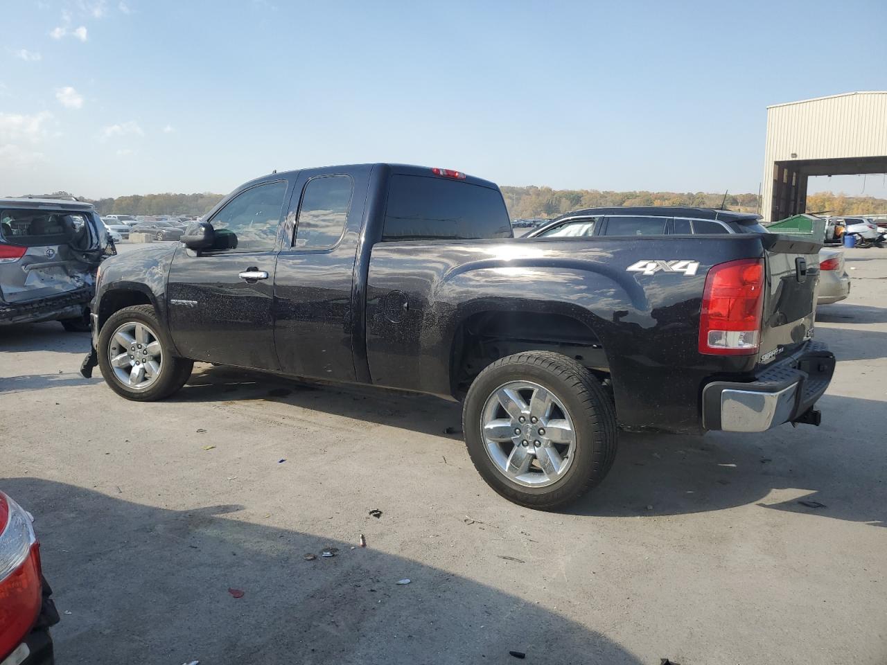 2013 GMC Sierra - Image 2