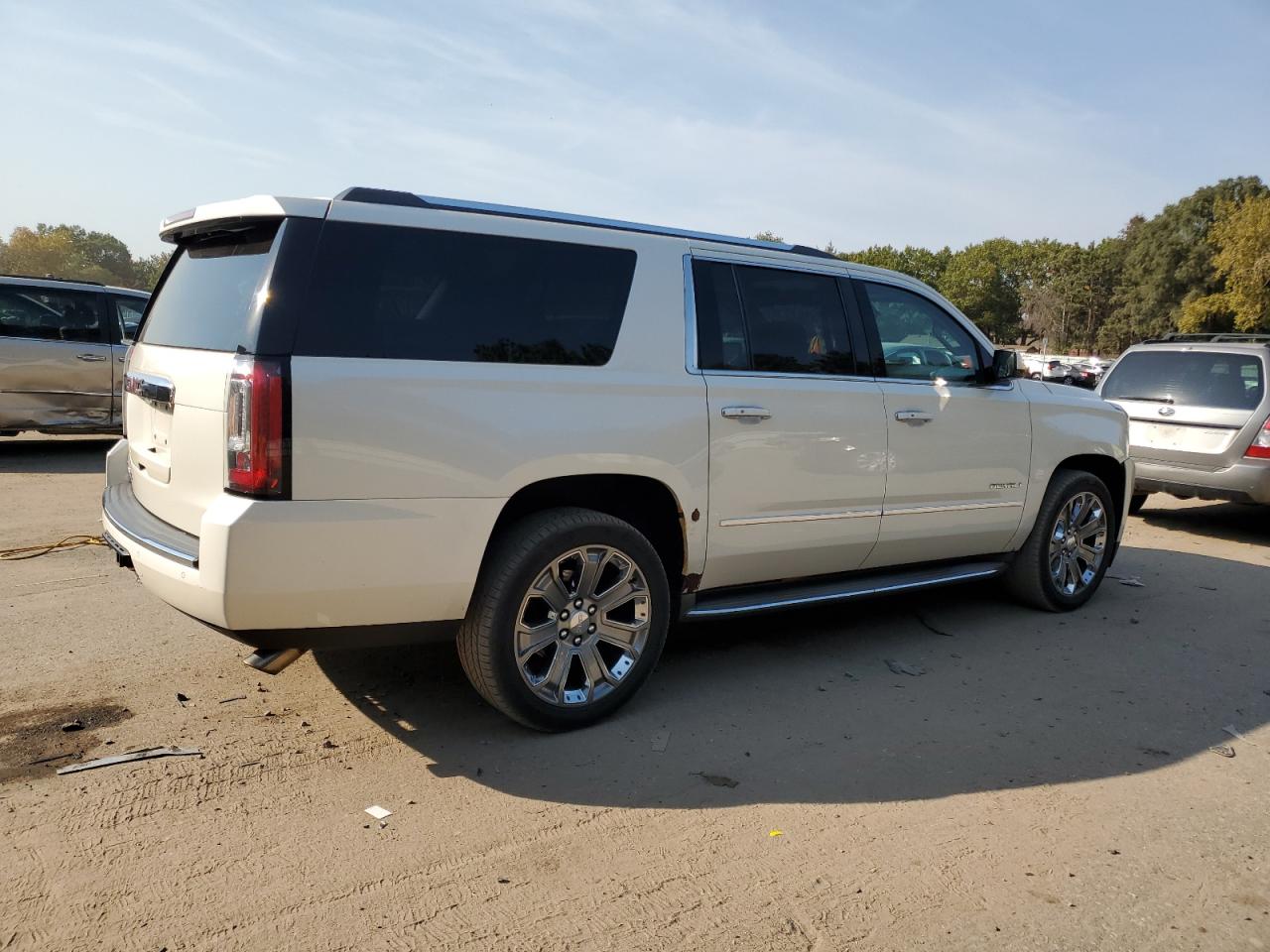 VIN 1GKS2JKJ6FR265285 2015 GMC YUKON no.3