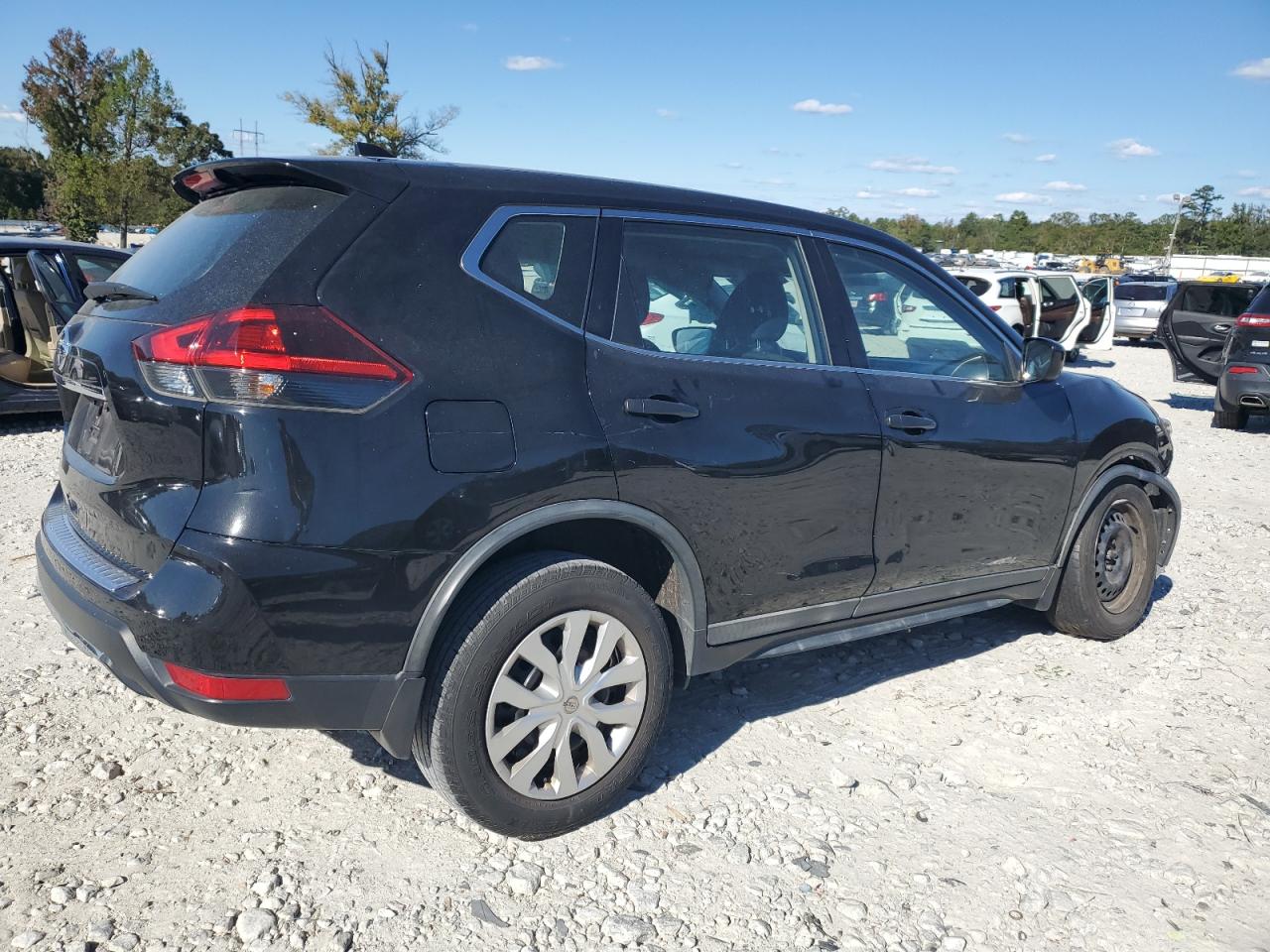 2018 Nissan Rogue - Image 3