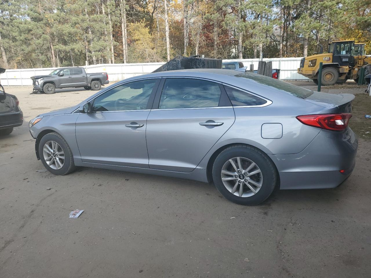 2016 Hyundai Sonata - Image 2