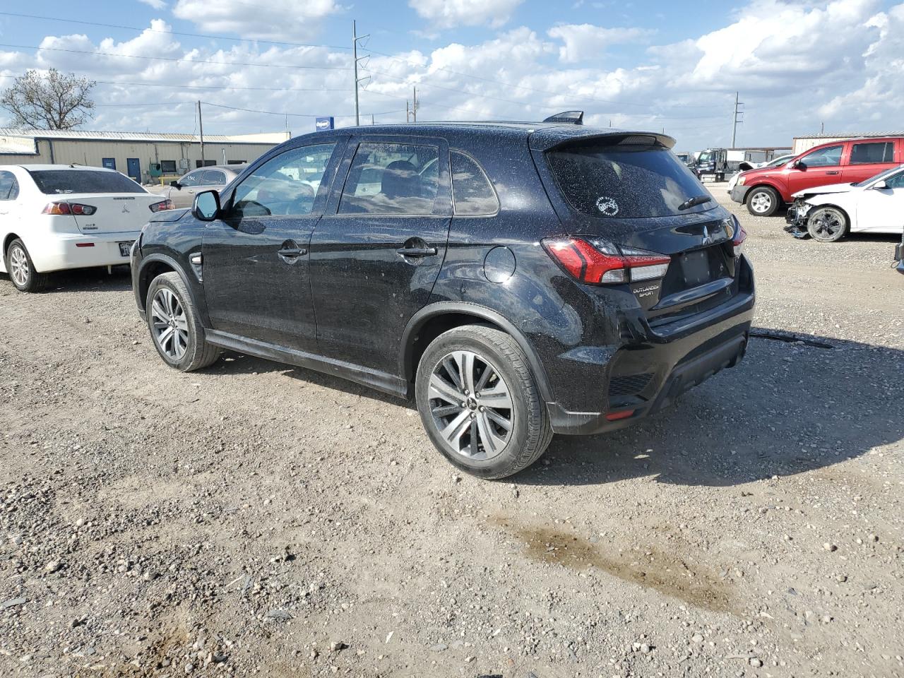 2020 Mitsubishi Outlander - Image 2
