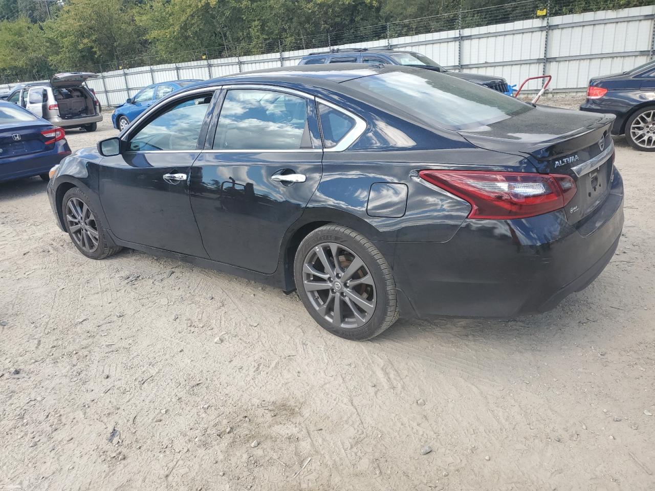2018 Nissan Altima - Image 2