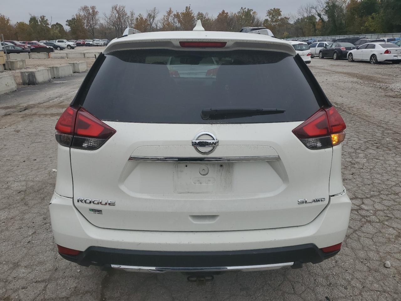 2017 Nissan Rogue - Image 6