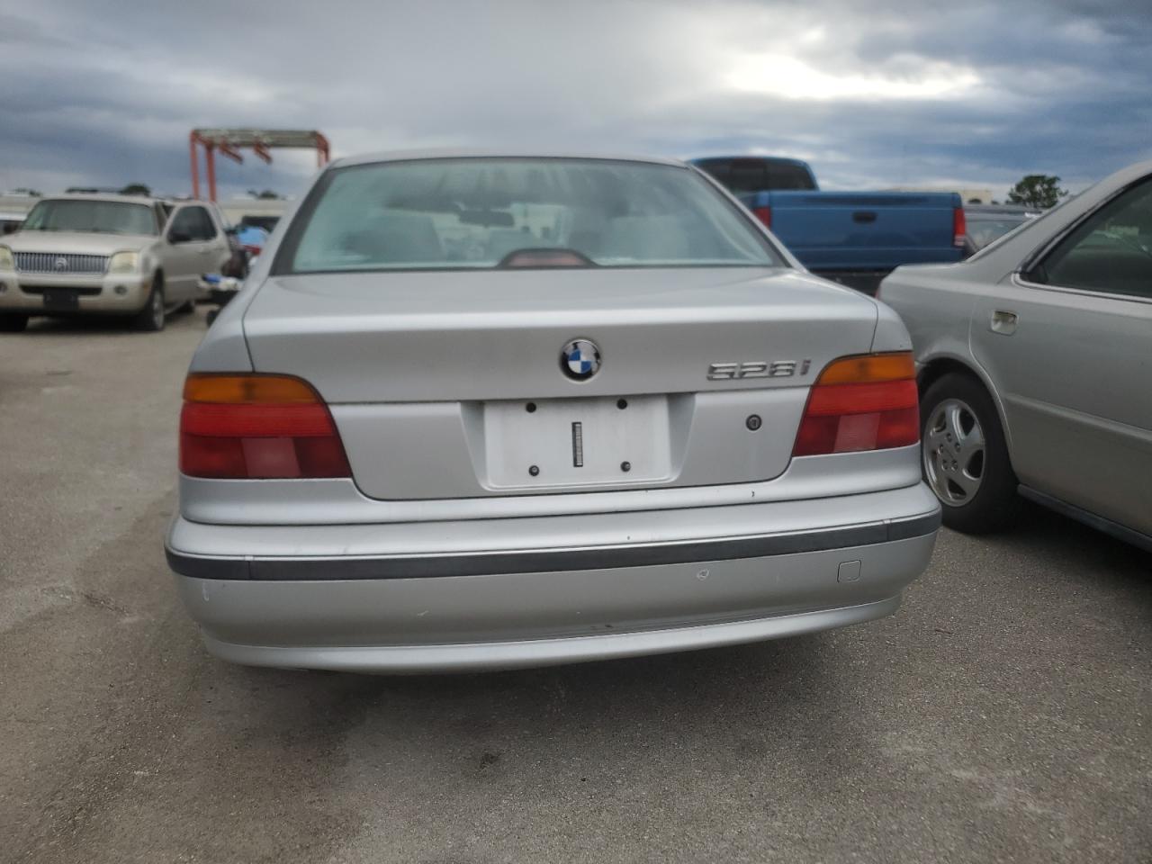 1999 BMW 528 I Automatic VIN: WBADM6332XBY30585 Lot: 74830704