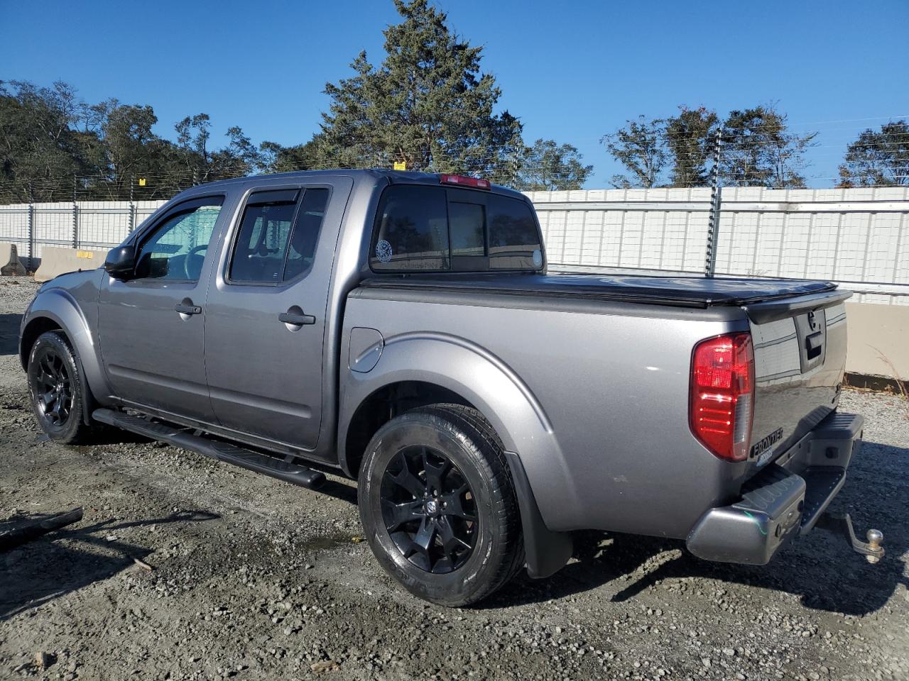 2021 Nissan Navara (Frontier) - Image 2