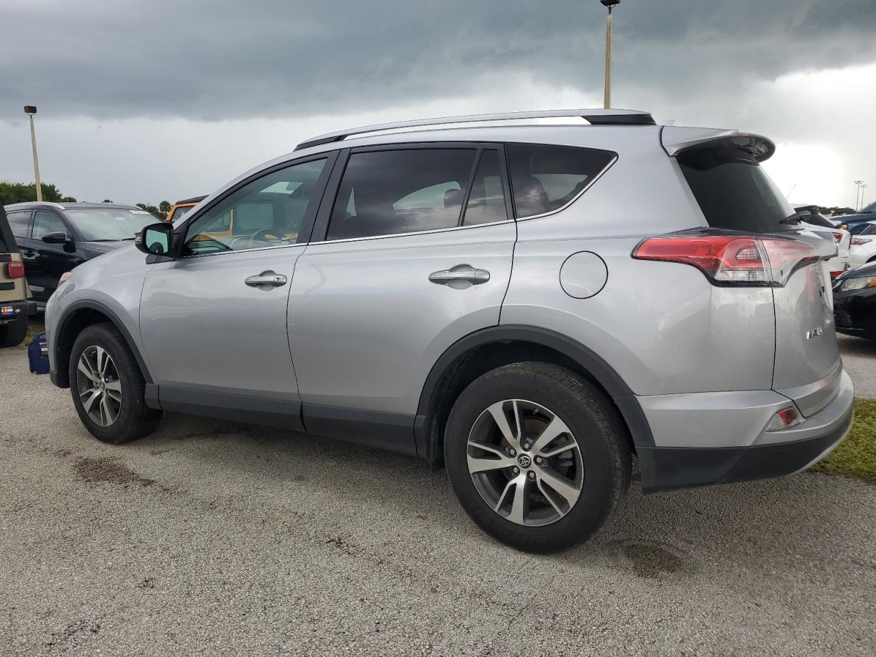 2017 Toyota RAV 4 - Image 2