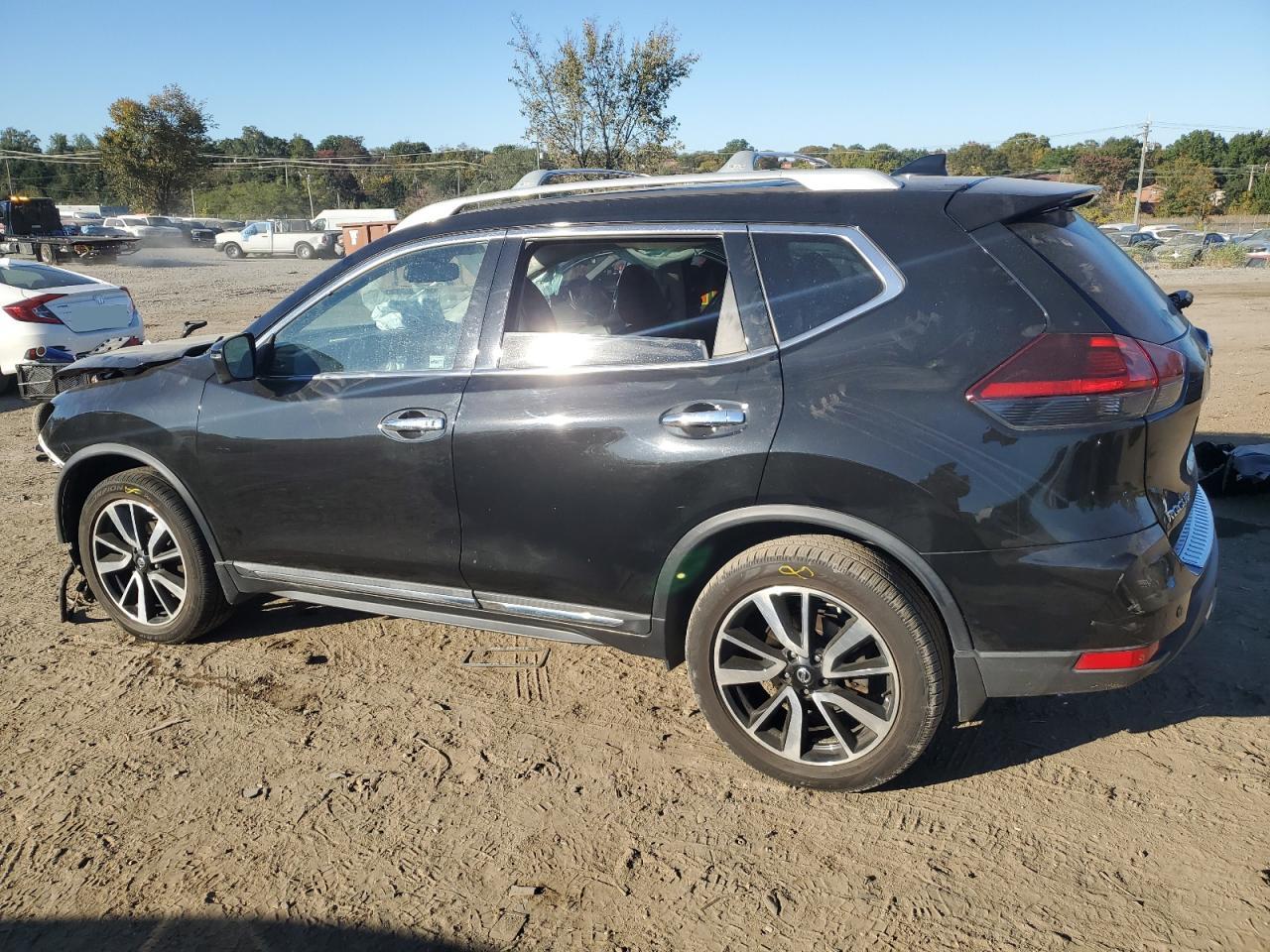 2019 Nissan Rogue - Image 2