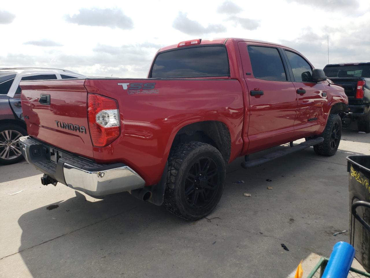 5TFDW5F19JX773488 2018 Toyota Tundra Crewmax Sr5