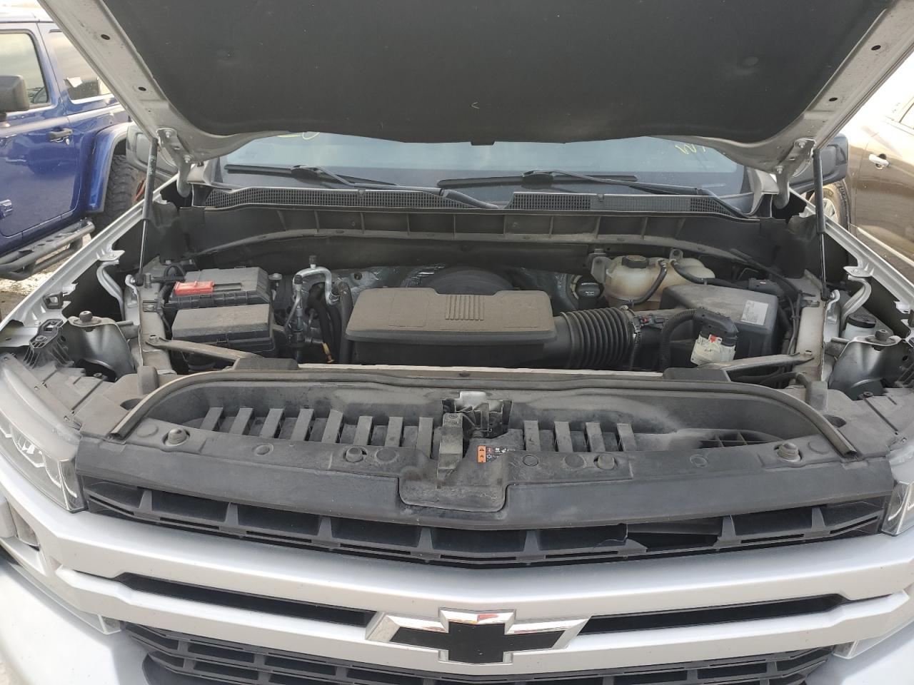 2020 Chevrolet Silverado - Image 11