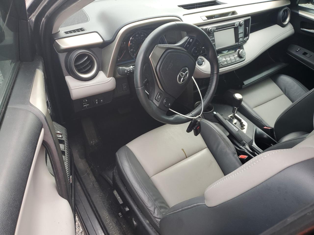 2015 Toyota RAV 4 - Image 8