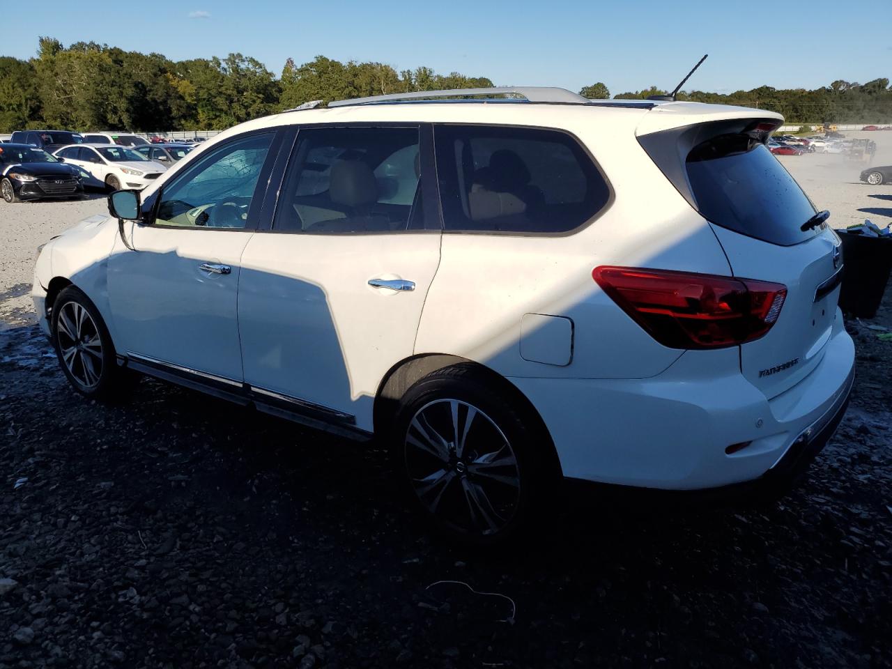 2017 Nissan Pathfinder - Image 2