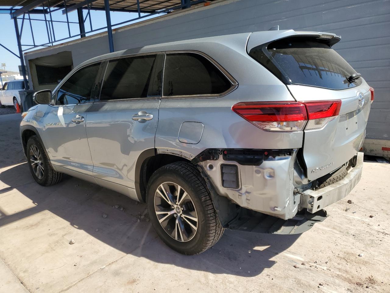 2018 Toyota Highlander - Image 2