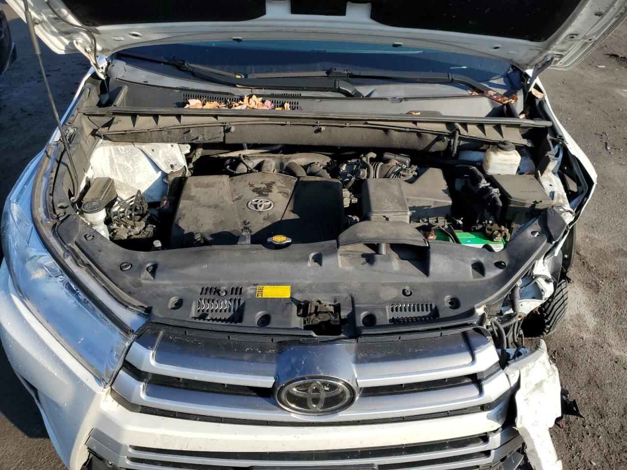 2017 Toyota Highlander - Image 12