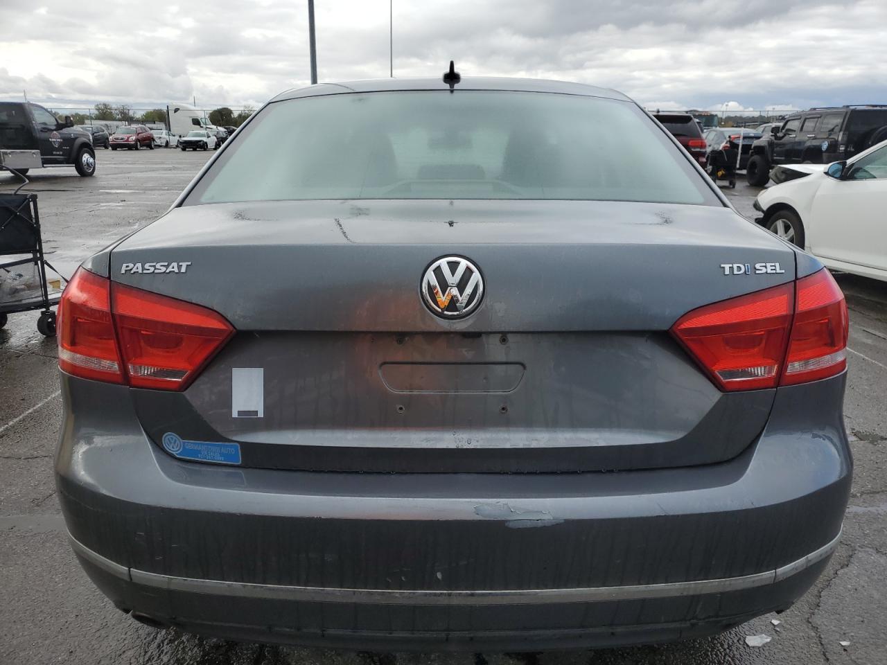 2013 Volkswagen Passat Sel VIN: 1VWCN7A32DC048021 Lot: 76270194