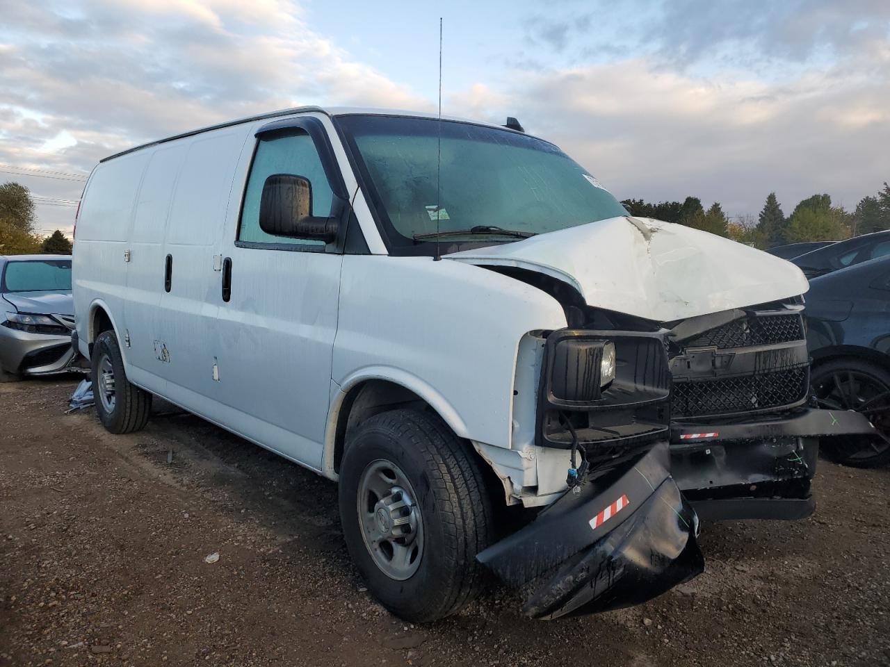 1GCWGAFF5G1170592 2016 Chevrolet Express G2500