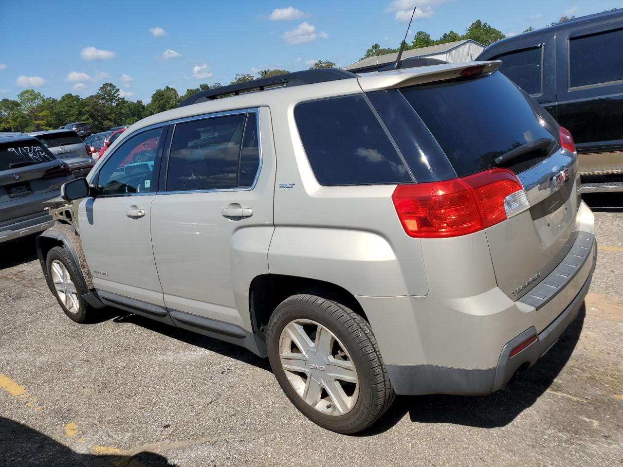2010 GMC Terrain - Image 2