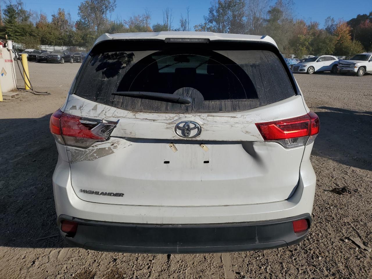 2019 Toyota Highlander Le VIN: 5TDZARFH5KS043979 Lot: 75318294