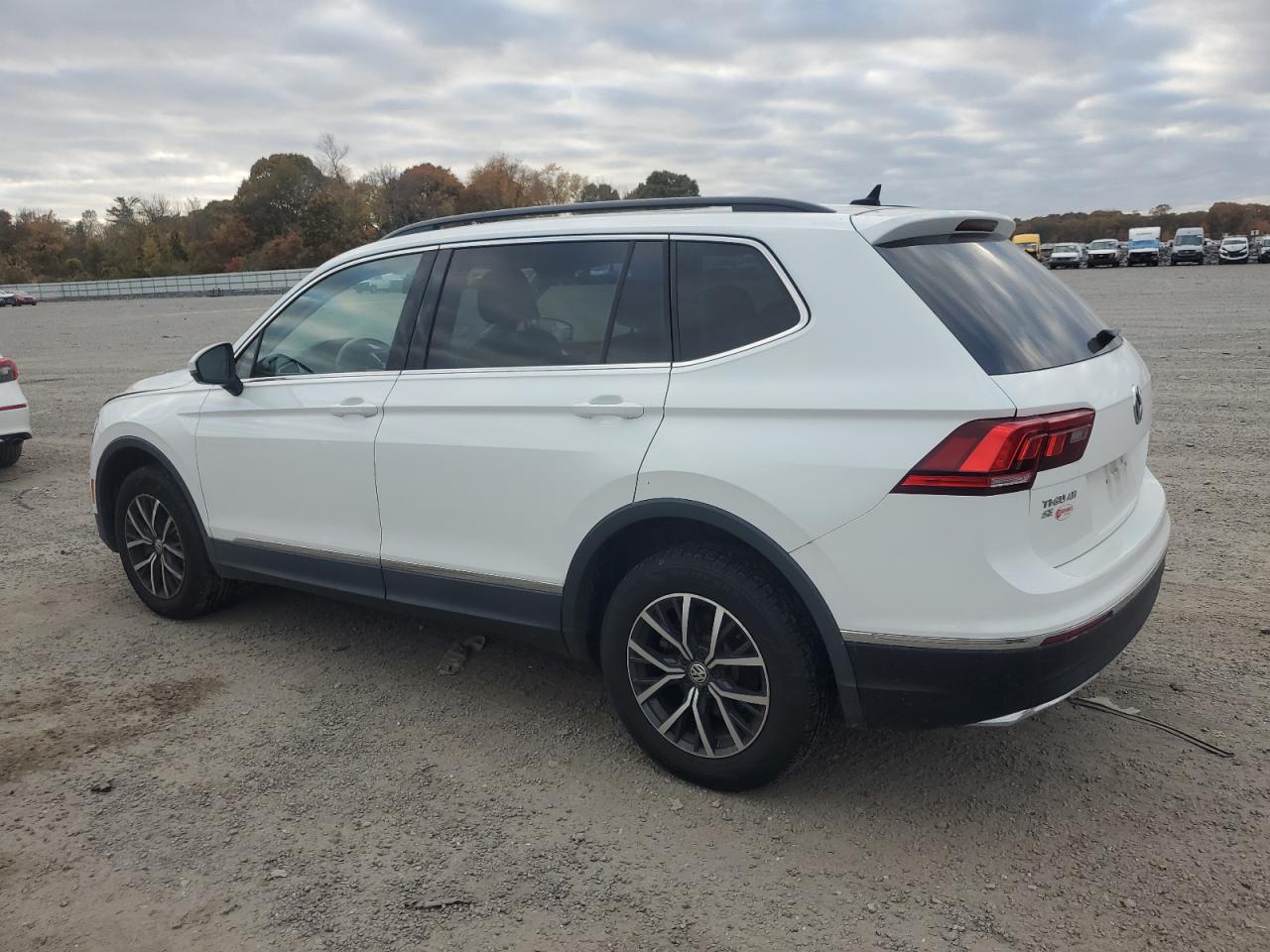 2020 Volkswagen Tiguan - Image 2