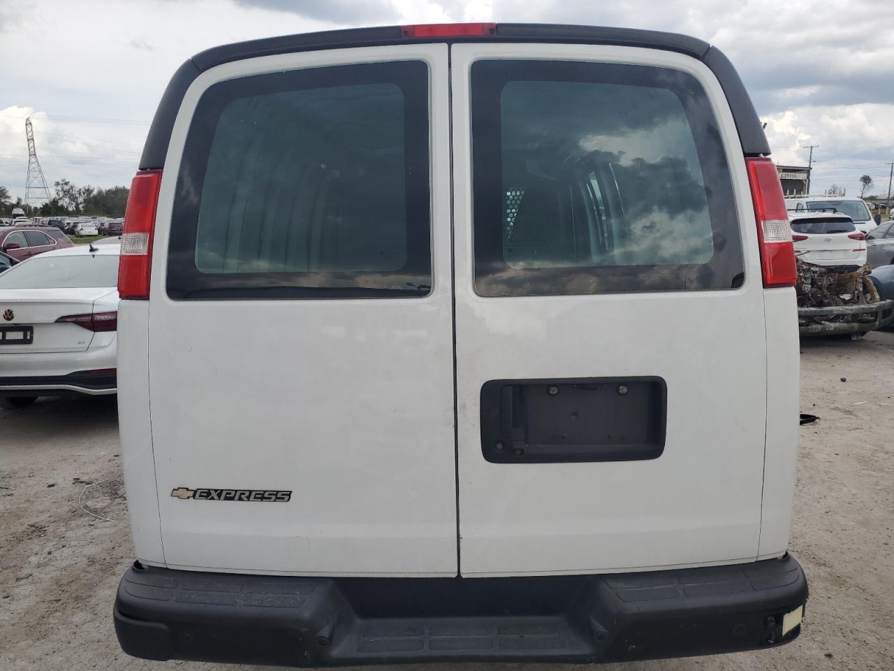 VIN 1GCWGAFP5M1309463 2021 CHEVROLET EXPRESS no.6