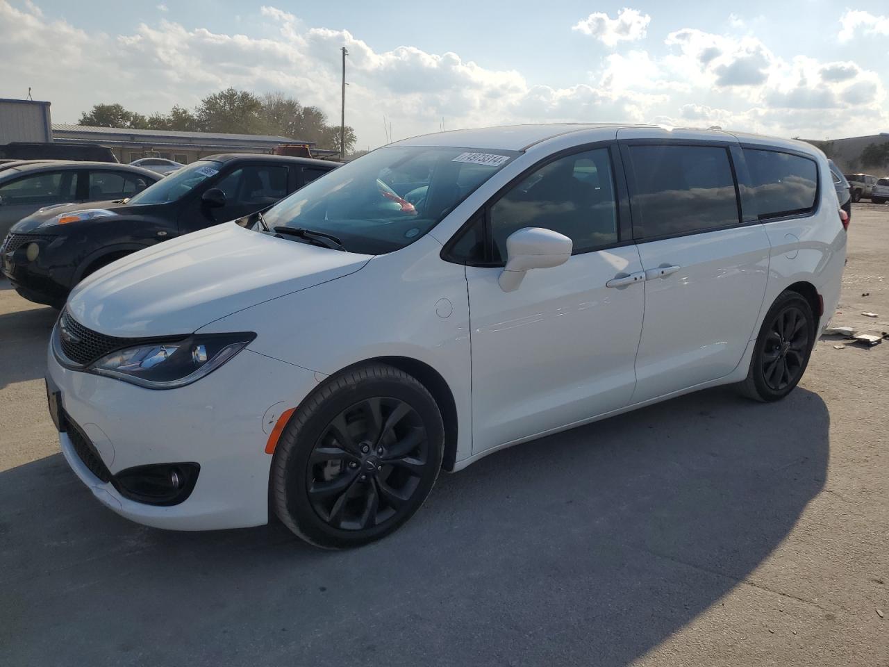 2020 Chrysler Pacifica - Image 1