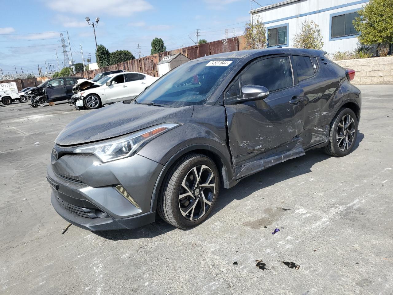 VIN NMTKHMBX8JR043145 2018 TOYOTA C-HR no.1