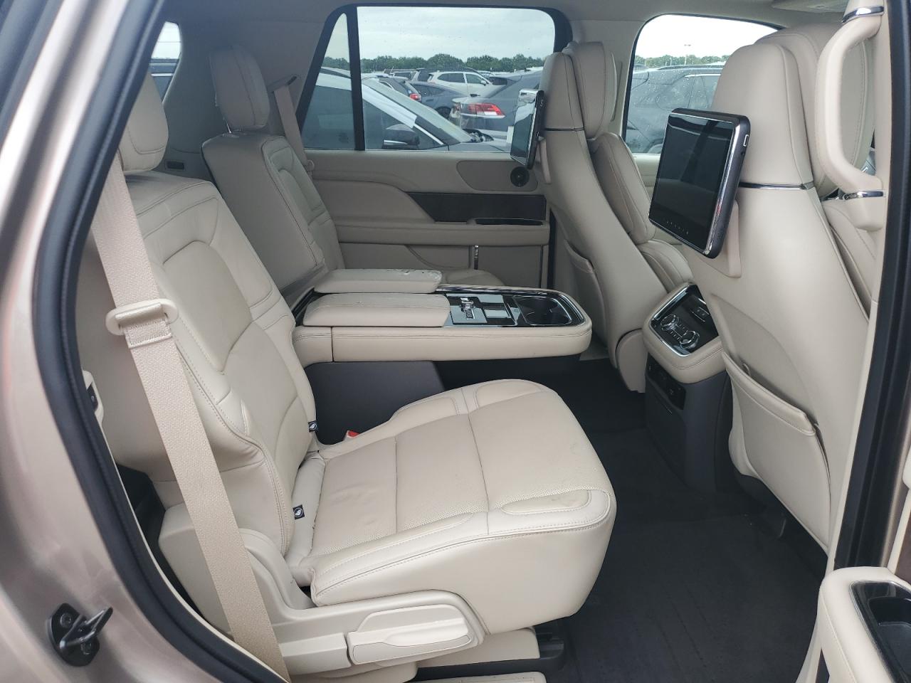 5LMJJ2LT0JEL14019 2018 Lincoln Navigator Reserve