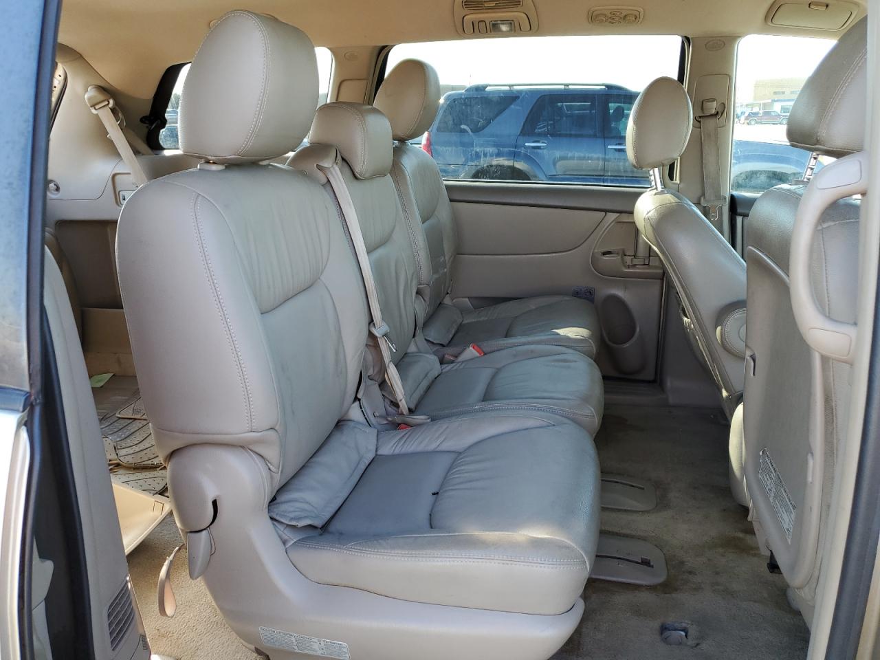 2009 Toyota Sienna - Image 11