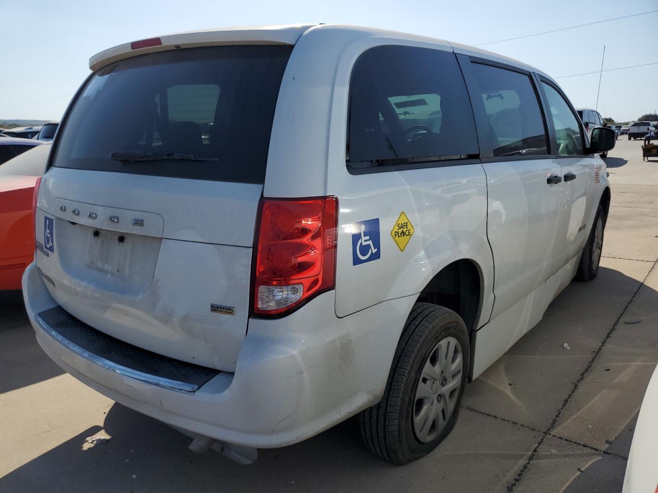 2019 Dodge Caravan - Image 3